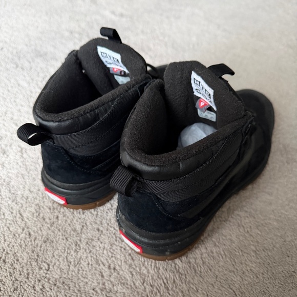 Vans UltraRange Hi MTE Shoes - Picture 2 of 6